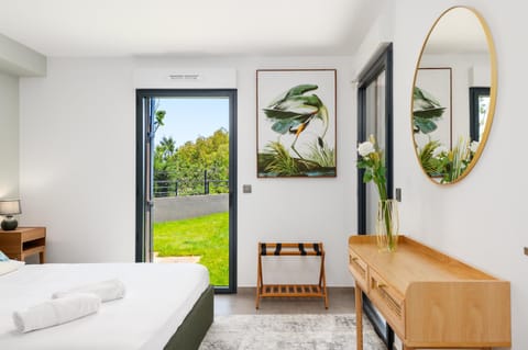 Bed, Garden, Photo of the whole room, Bedroom, Garden view