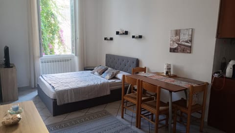 Bed, Living room
