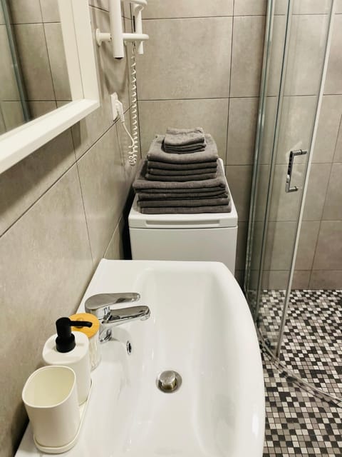 Shower, Bathroom, towels