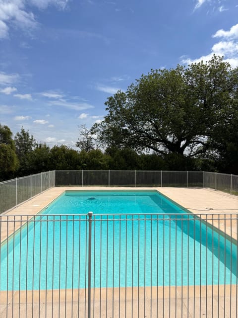 Day, Swimming pool
