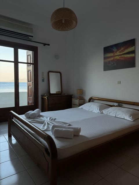 Bed, Natural landscape, Photo of the whole room, Bedroom, Sea view, towels
