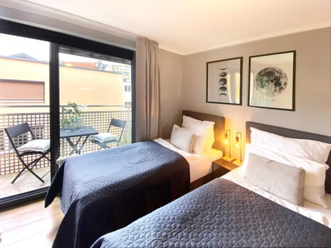 Bed, Balcony/Terrace, Photo of the whole room, Seating area, Bedroom