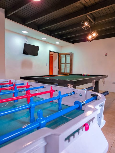 Billiard, Game Room