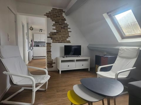 Communal lounge/ TV room, TV and multimedia, Seating area