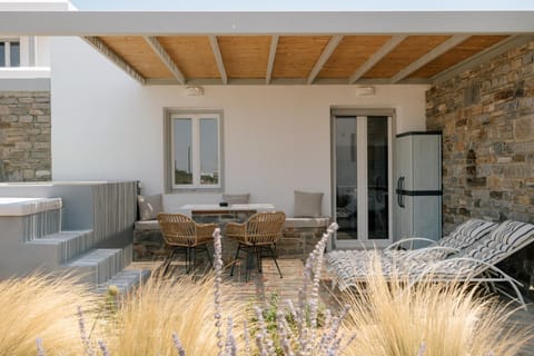 Yara Residence House in Paros, Greece