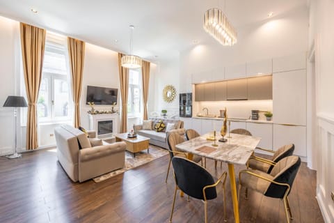 TV and multimedia, Kitchen or kitchenette, Living room, Seating area, Dining area, minibar