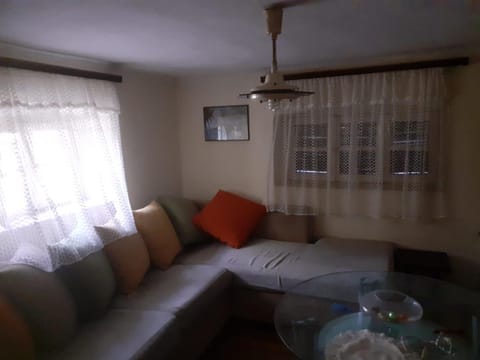 Pit Stop House House in North Macedonia