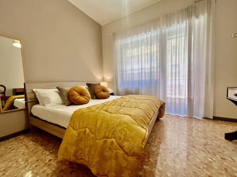 Bed, TV and multimedia, Bedroom, air conditioner