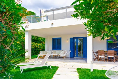 Property building, Patio, Garden