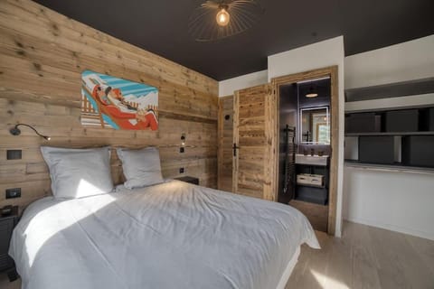 Bed, TV and multimedia, Photo of the whole room, Bedroom, wardrobe