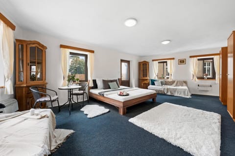 Bed, Living room, Photo of the whole room, Seating area, Bedroom, towels