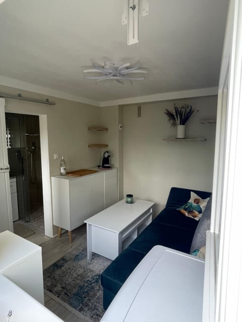 TV and multimedia, Photo of the whole room, Seating area, Bedroom