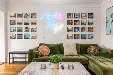 Living room, Decorative detail, Seating area