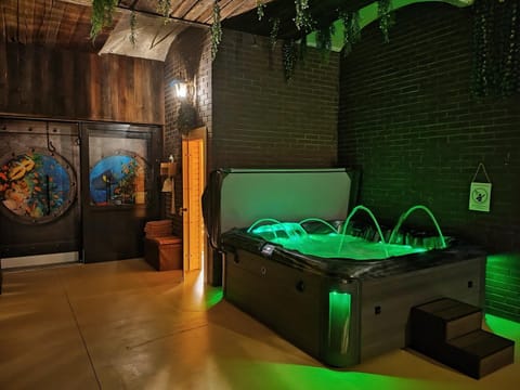Hot Tub, Hot Tub, Sauna, Sauna, Spa and wellness centre/facilities
