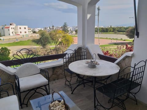 Day, Natural landscape, View (from property/room), Balcony/Terrace, Dining area