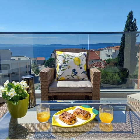 Day, View (from property/room), Balcony/Terrace, Seating area, Sea view