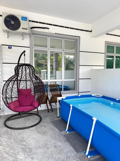 Swimming pool, Swimming pool