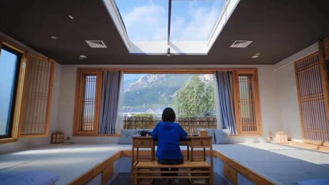 Bed, Photo of the whole room, Mountain view