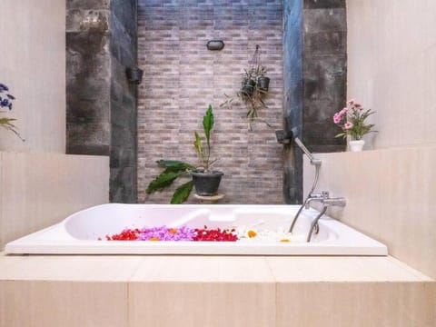 Villa Saraswati Keramas 3BR Villa in Blahbatuh