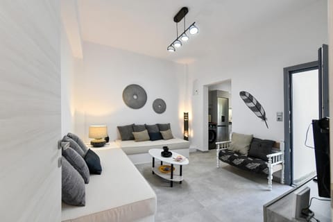 Bed, TV and multimedia, Living room, Seating area