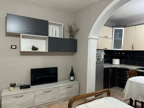 TV and multimedia, Kitchen or kitchenette, Dining area, minibar, oven, pet friendly, stove