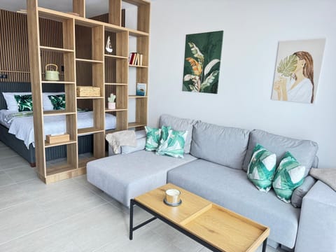 Photo of the whole room, Seating area