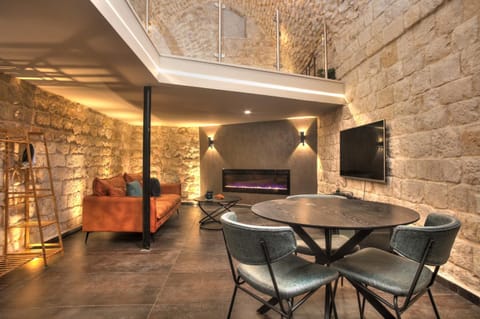 TV and multimedia, Seating area, Dining area, Evening entertainment