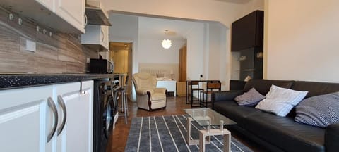 TV and multimedia, Kitchen or kitchenette, Seating area, Dining area, stove