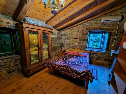 Bed, Bedroom, air conditioner