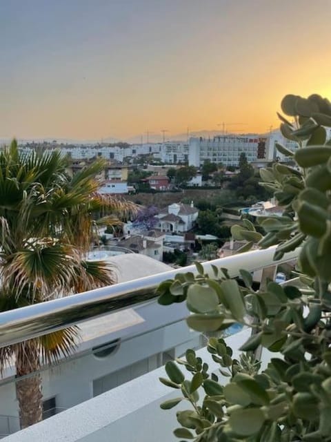 Natural landscape, View (from property/room), Balcony/Terrace, City view, Sunset