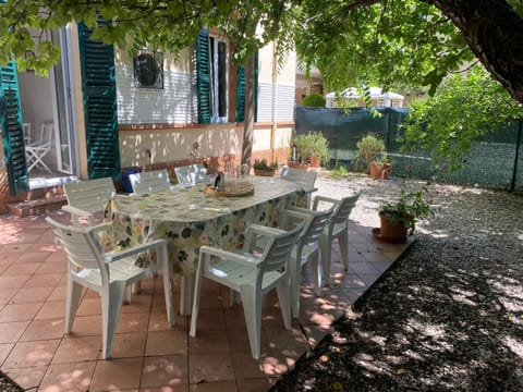Garden, Dining area