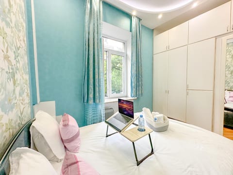 Bed, Photo of the whole room, towels