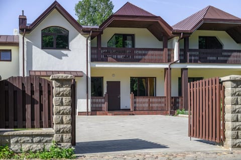 Property building, Day