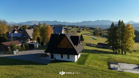 Property building, Day, Natural landscape, Mountain view