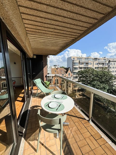 View (from property/room), Balcony/Terrace, Dining area
