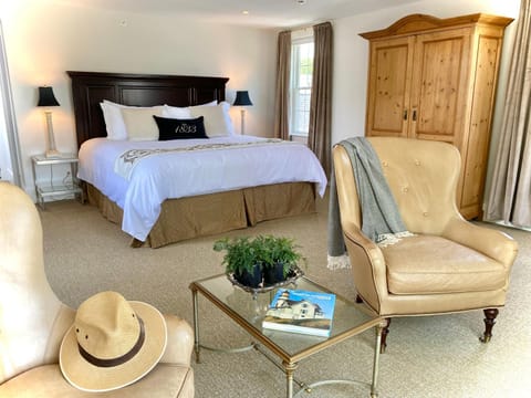 Bed, Seating area, Bedroom, wardrobe