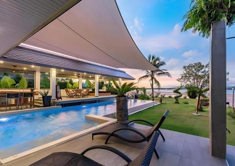 Garden, Garden view, Pool view, Swimming pool, sunbed