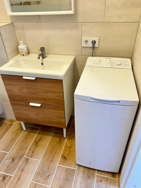 Bathroom, washing machine