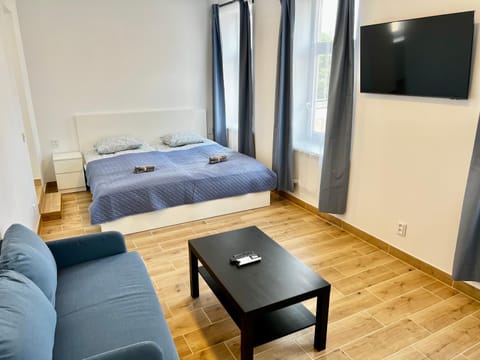 Communal lounge/ TV room, Bed, TV and multimedia, Living room, Photo of the whole room