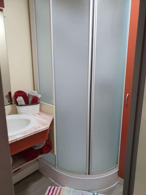 Gite proche Mont St Michel, Spa privatif en option ,St Malo Chalet in Brittany