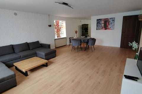 Appartement spacieux 75m2 Apartment in Saarland, 66, Germany