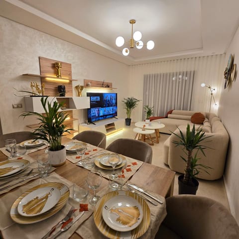 Communal lounge/ TV room, TV and multimedia, Living room, Seating area, Dining area