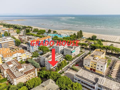 Property building, Nearby landmark, Day, Natural landscape, Bird's eye view, Beach, Sea view, Street view, Location