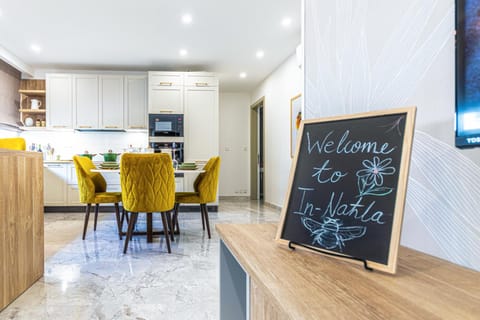 TV and multimedia, Kitchen or kitchenette, Dining area, oven, kitchen