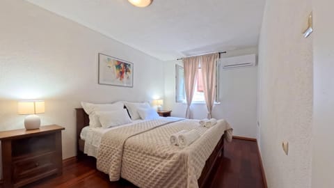 Bed, Photo of the whole room, Bedroom, towels, air conditioner