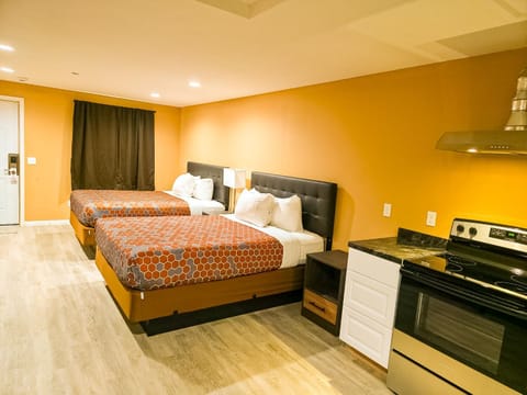 Far West Cabin-Tiny Homes Rental Cabin in Forks