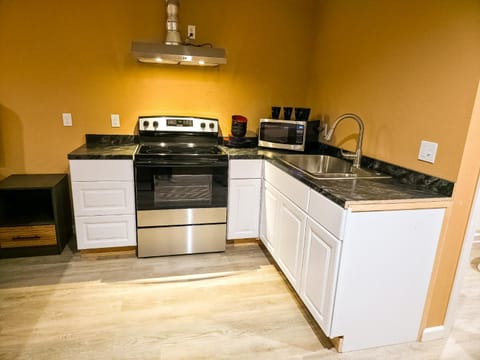 Far West Cabin-Tiny Homes Rental Cabin in Forks