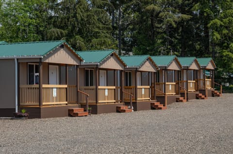 Far West Cabin-Tiny Homes Rental Cabin in Forks