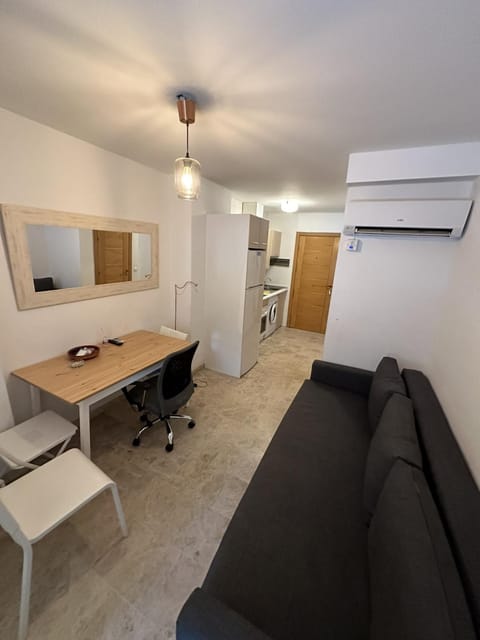 TV and multimedia, Living room, Seating area, Dining area, air conditioner