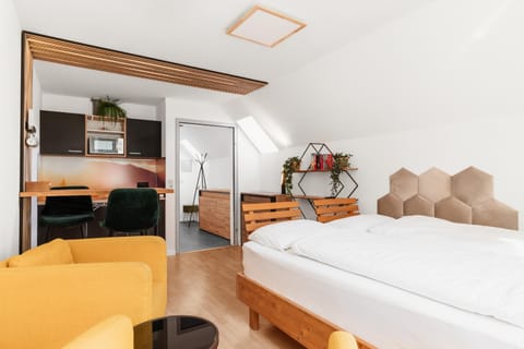 Kitchen or kitchenette, Seating area, Bedroom